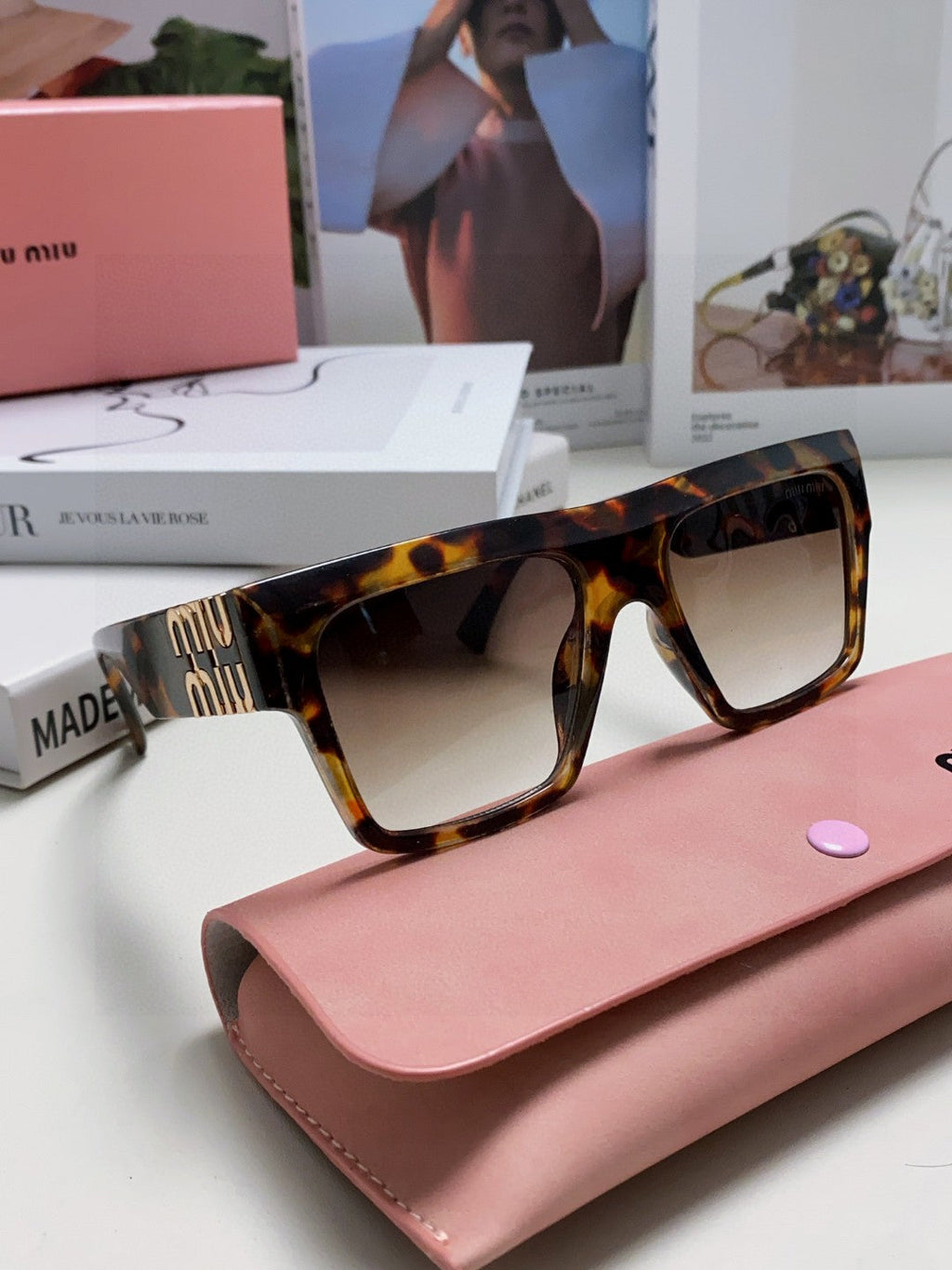 RUNWAY SQUARE SUNGLASSES 513009 IN HAVANA ACETATE