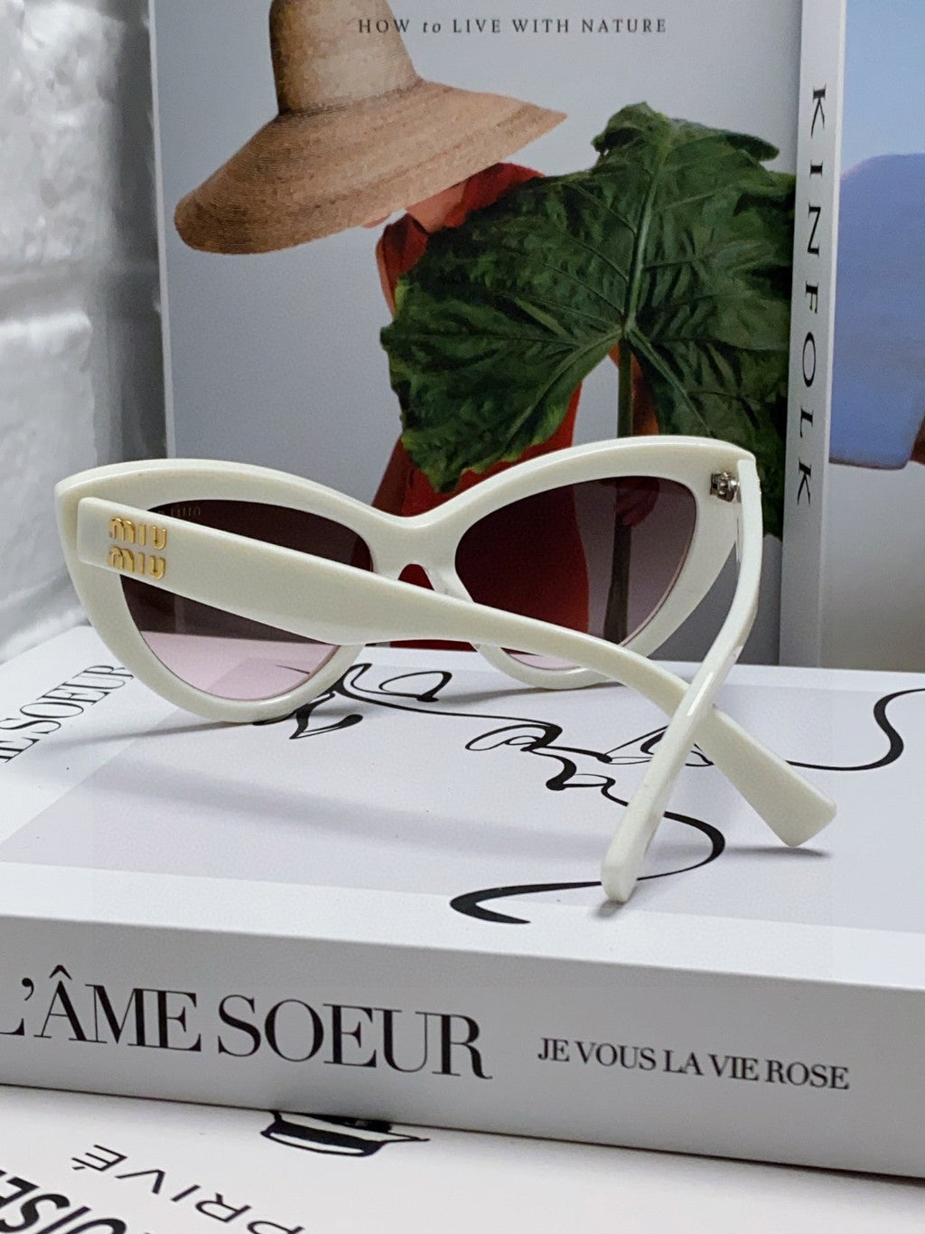 GLIMPSE CAT EYE SUNGLASSES 555884 IN WHITE ACETATE