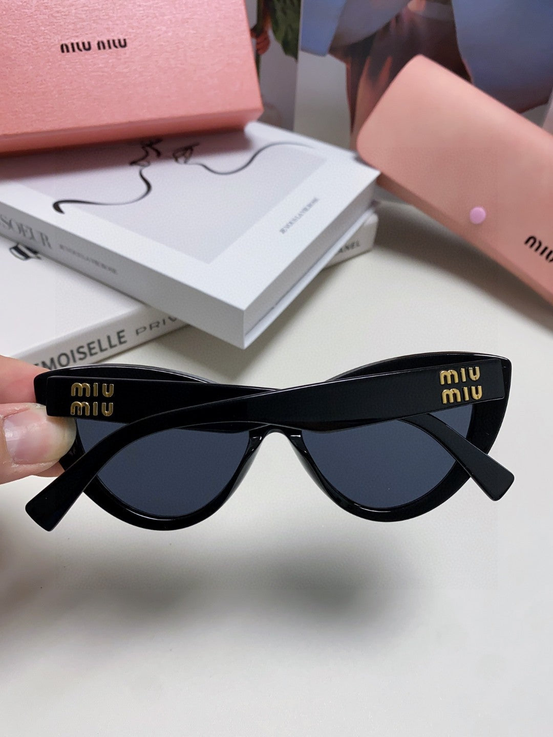GLIMPSE CAT EYE SUNGLASSES 555886 IN BLACK ACETATE