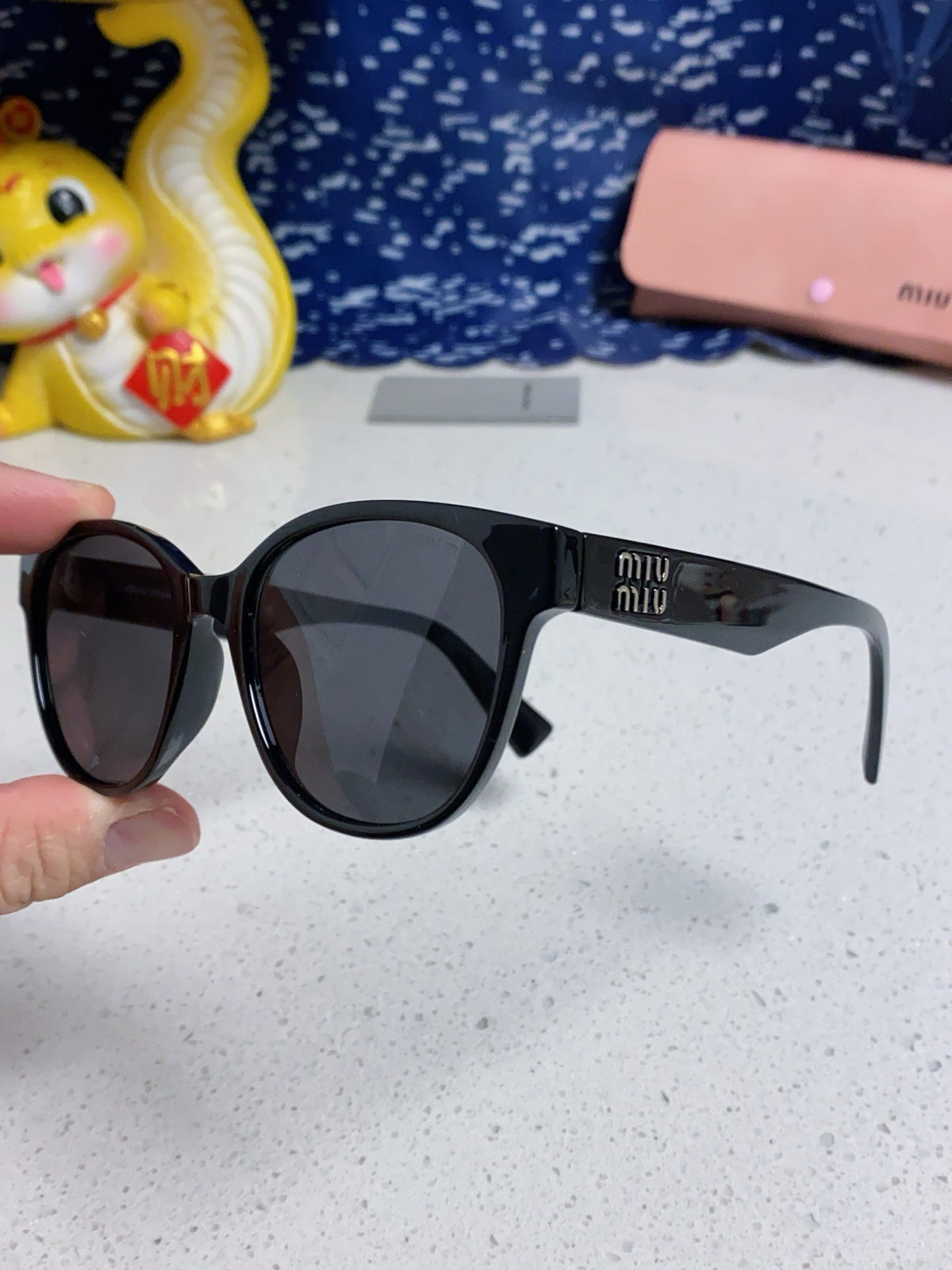 RUNWAY SUNGLASSES 567504 IN BLACK ACETATE SILVER LOGO BLACK LENSES