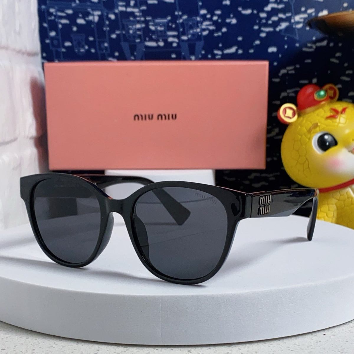 RUNWAY SUNGLASSES 567504 IN BLACK ACETATE SILVER LOGO BLACK LENSES