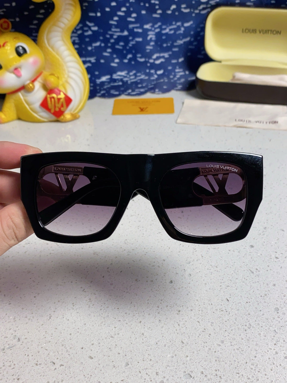 LOUIS VUITTON LINK SQUARE SUNGLASSES 570273 IN BLACK ACETATE GREY SMOKE LENS