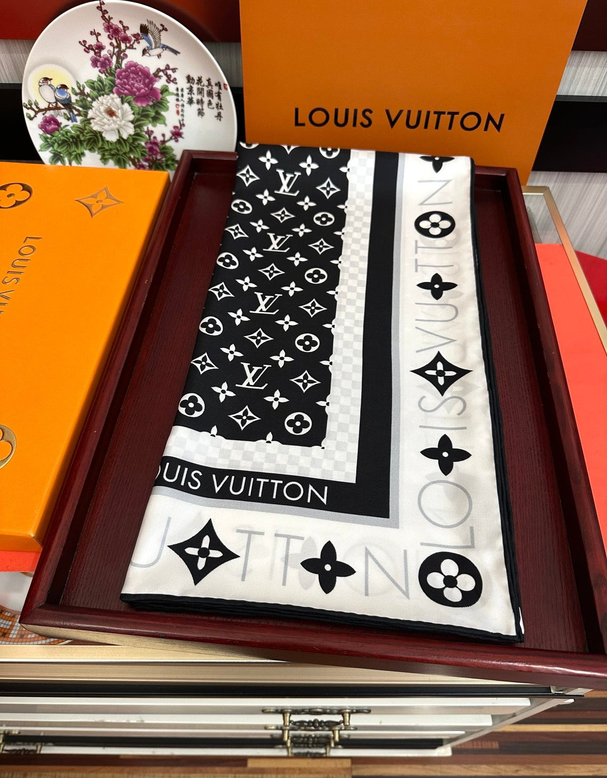 LOUIS VUITTON LV SCARF 90 CM IN SILK 732040