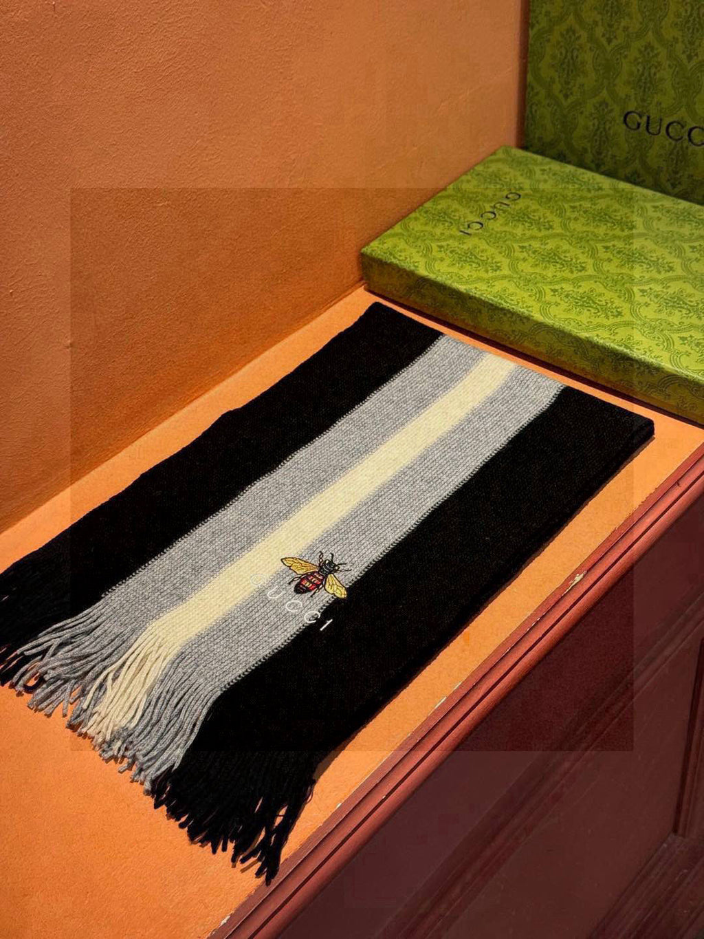 GUCCI 25S SCARF 180 IN CASHMERE 730564