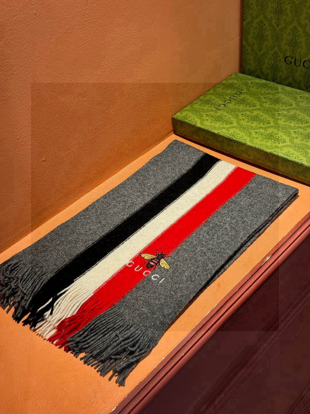 GUCCI 25S SCARF 180 IN CASHMERE 730565