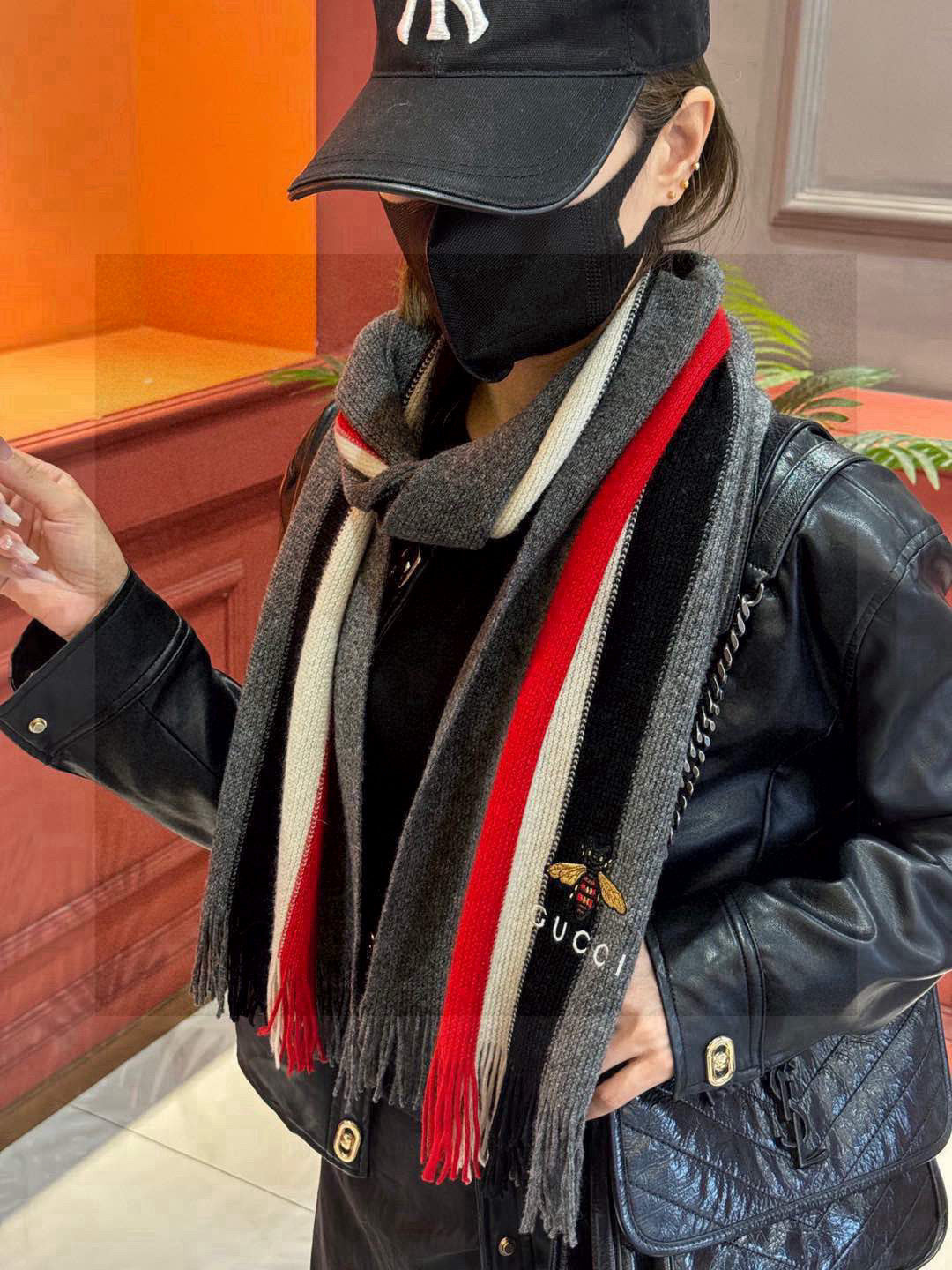 GUCCI 25S SCARF 180 IN CASHMERE 730567