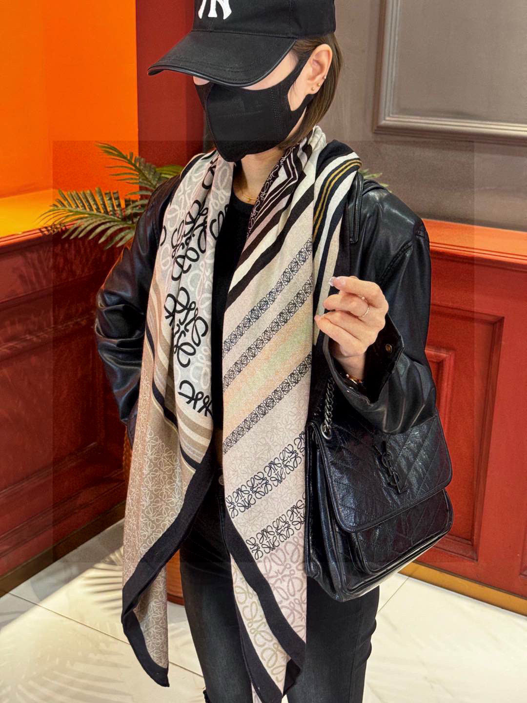 LOEWE 25S SCARF 140 IN CASHMERE SILK 738549
