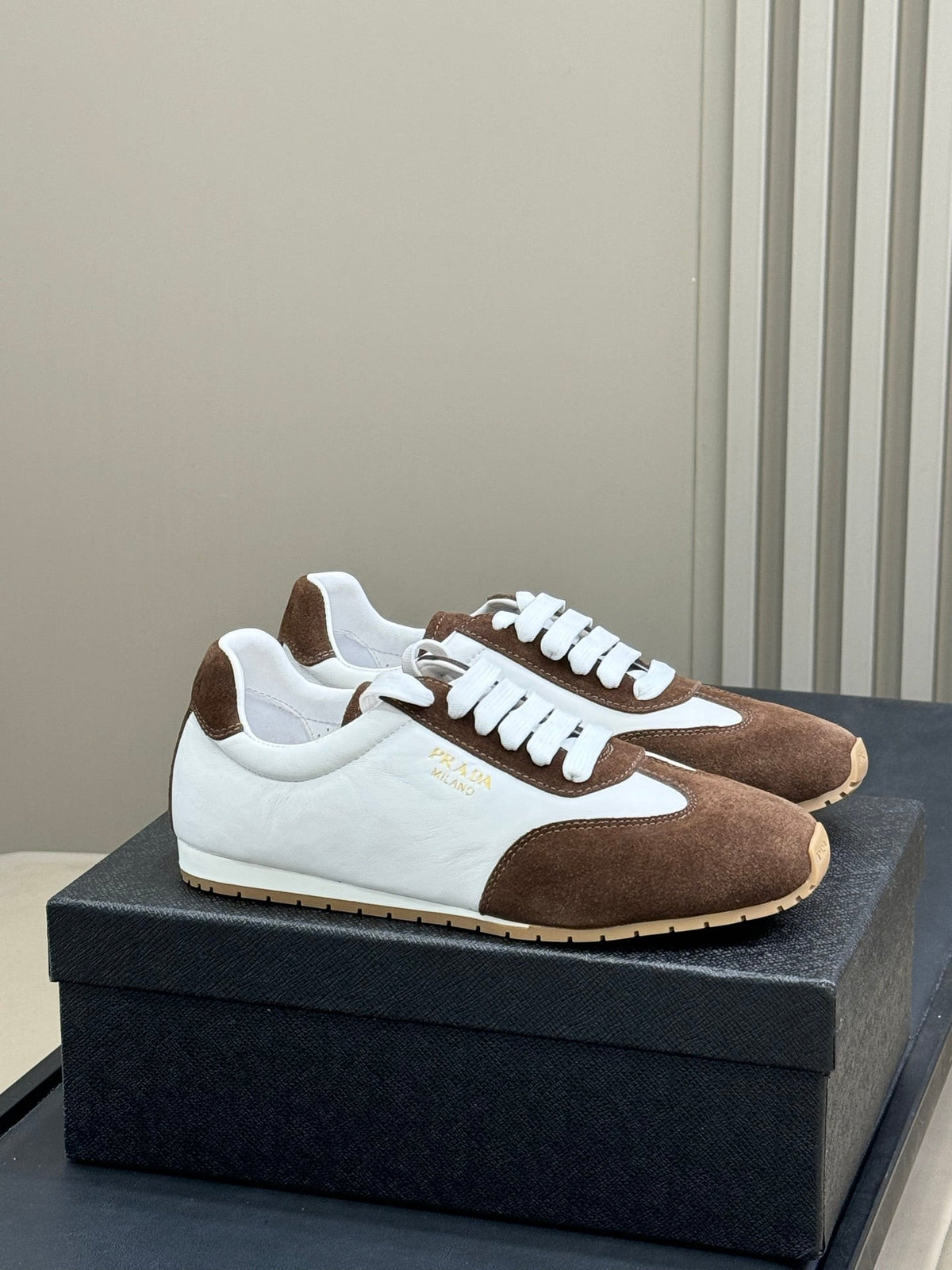 PRADA 25S SNEAKER IN WHITE MIX BROWN SUEDE STYLE 1