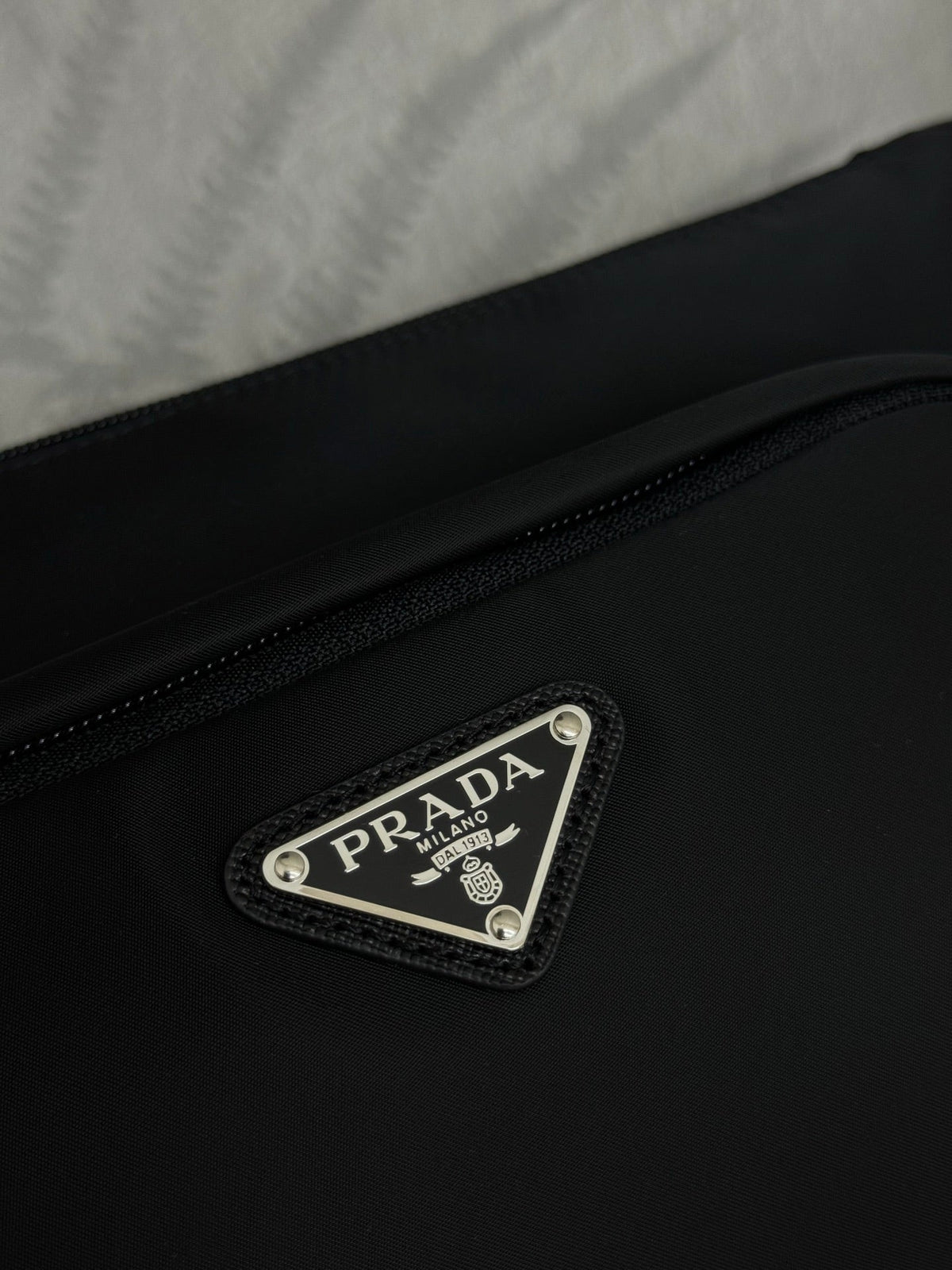 PRADA 25S MEDIUM MESSENGER BAG 35 IN BLACK RE-NYLON AND CALFSKIN