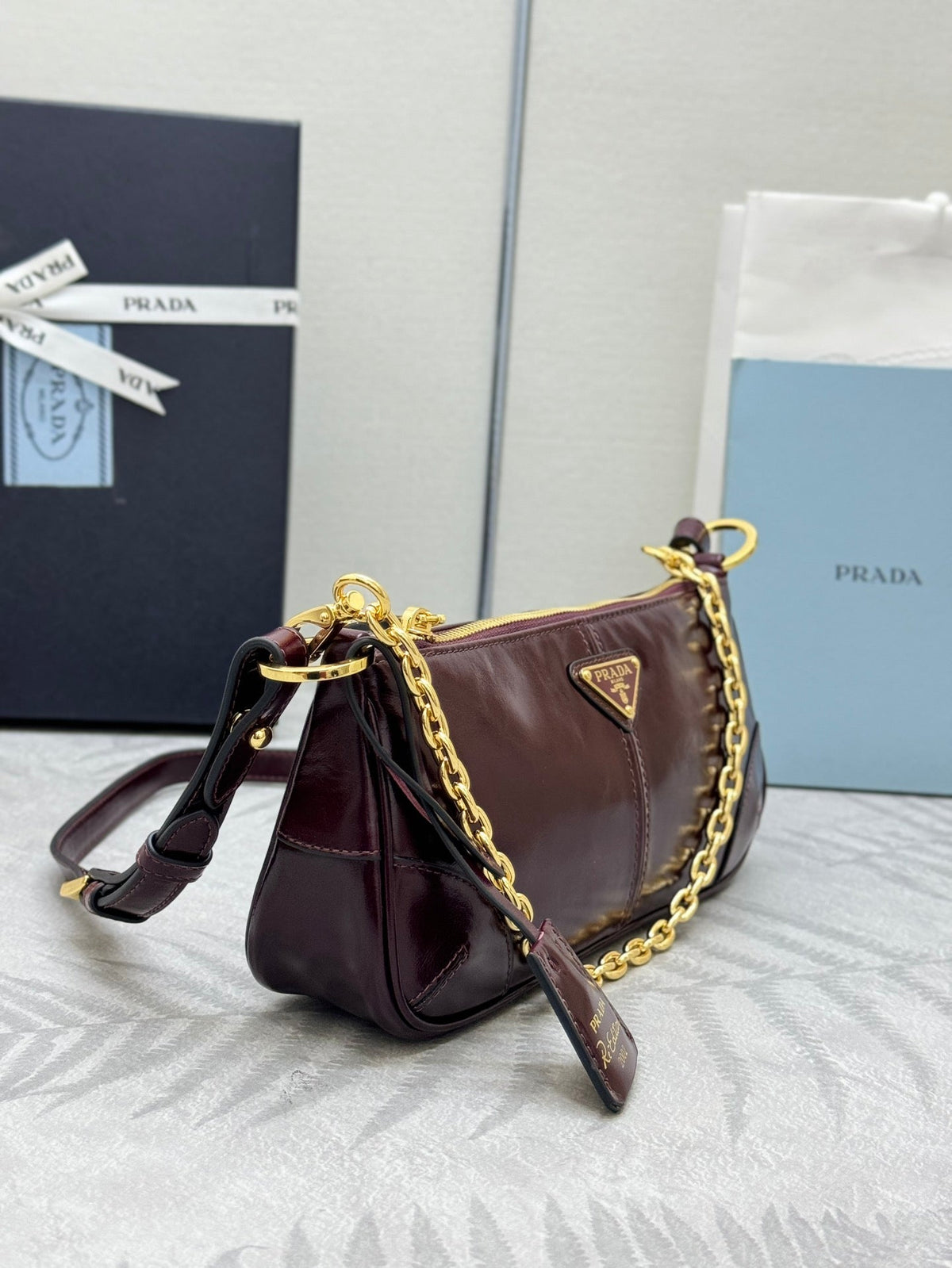PRADA 25S RE-EDITION 2002 MEDIUM SHOULDER BAG 26 IN BURGUNDY CALFSKIN GOLD HARDWRE