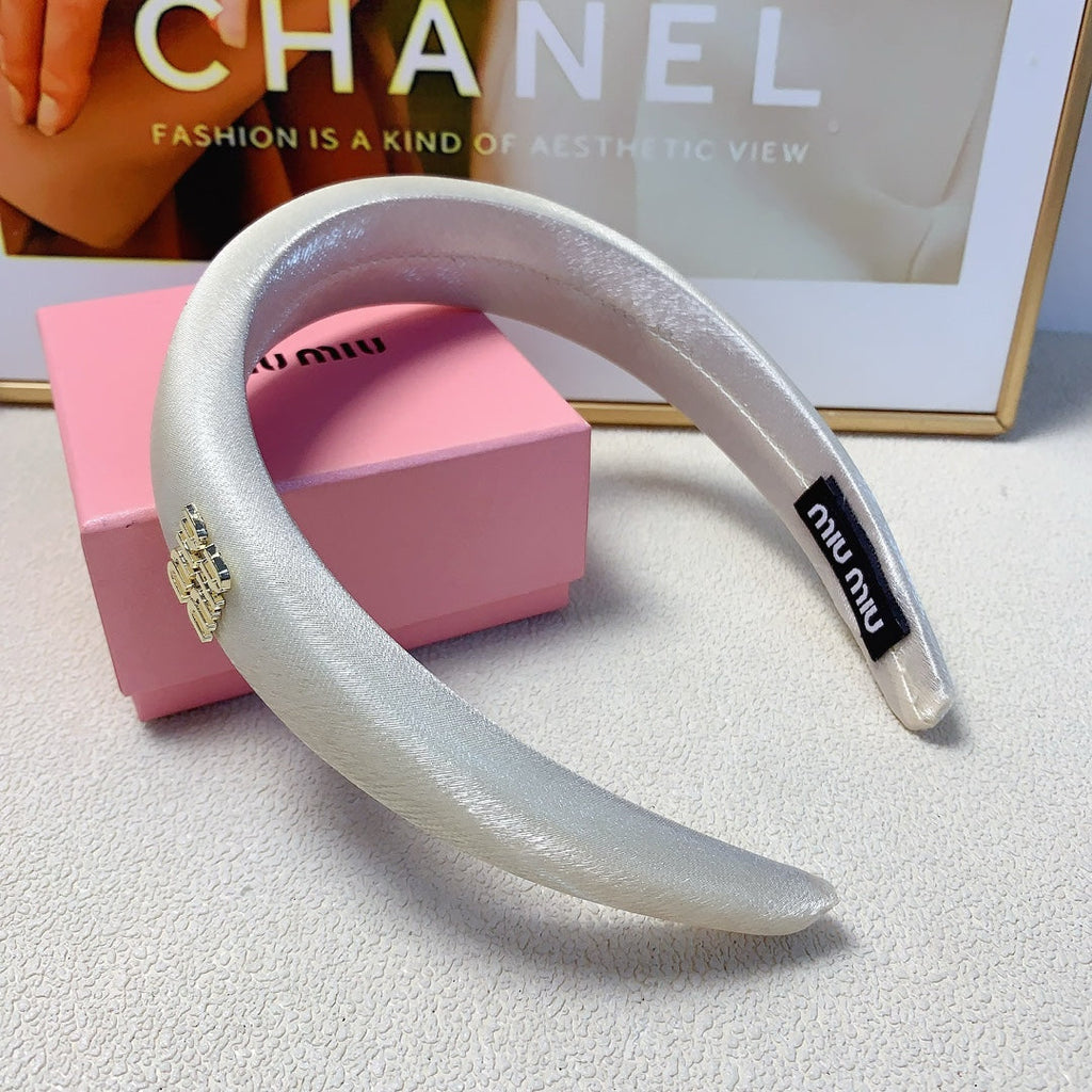 THICK HEADBAND IN WHITE SILK GOLD LOGO 241200